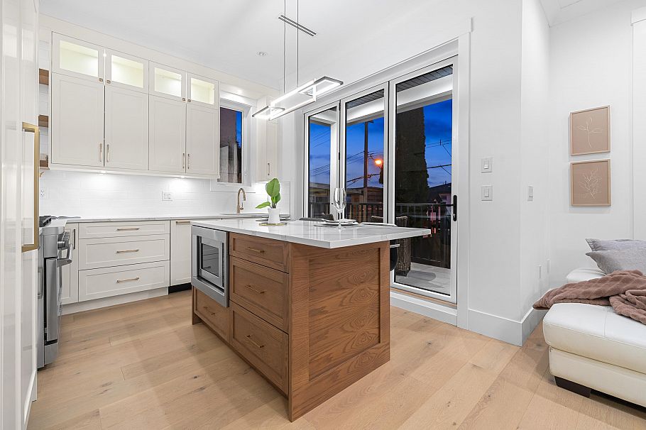 4990 Sherbrooke Street Vancouver, BC - 16