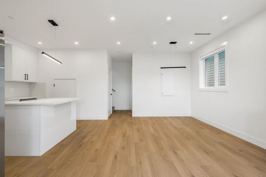 4705 Killarney Street Vancouver, BC - 4