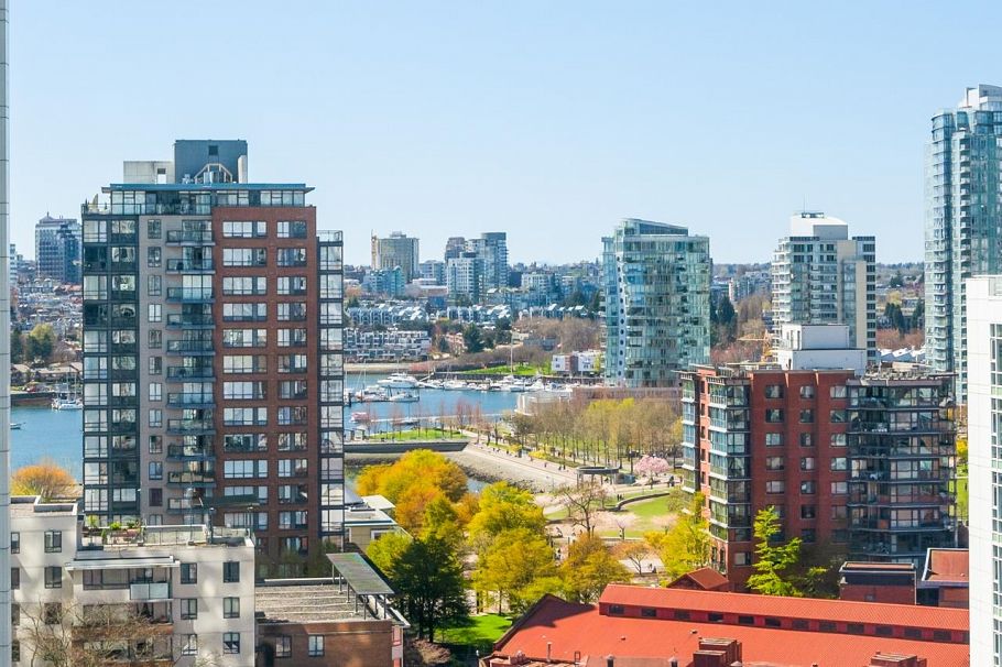 2608 198 Aquarius Mews Vancouver, BC - 33