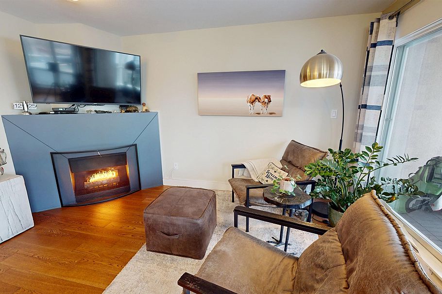 403 985 W 10th Avenue Vancouver, BC - 3