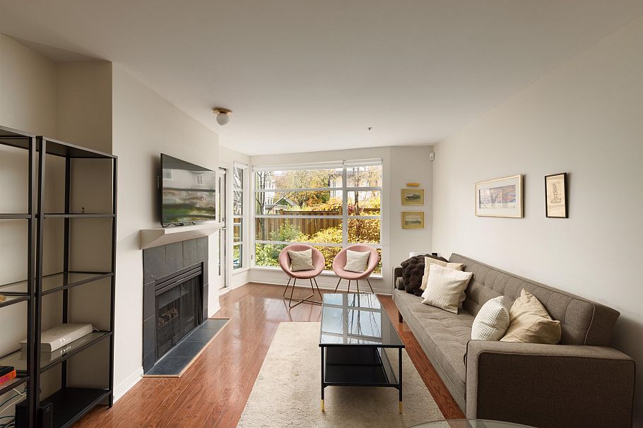 204 2575 W 4th Avenue Vancouver, BC - 2