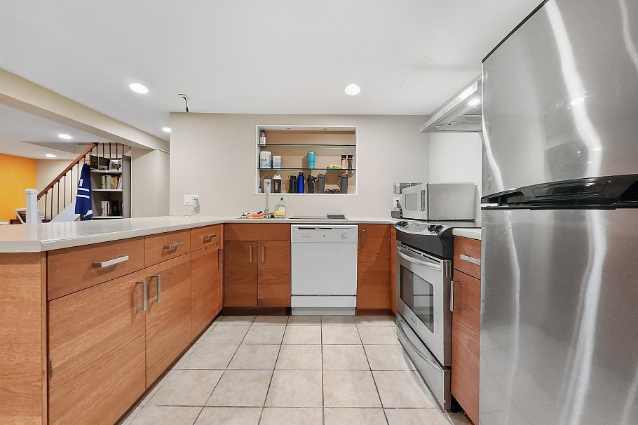 3521 W 39th Avenue Vancouver, BC - 22