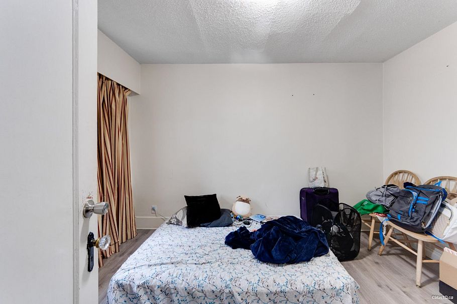 4358 Victoria Drive Vancouver, BC - 5