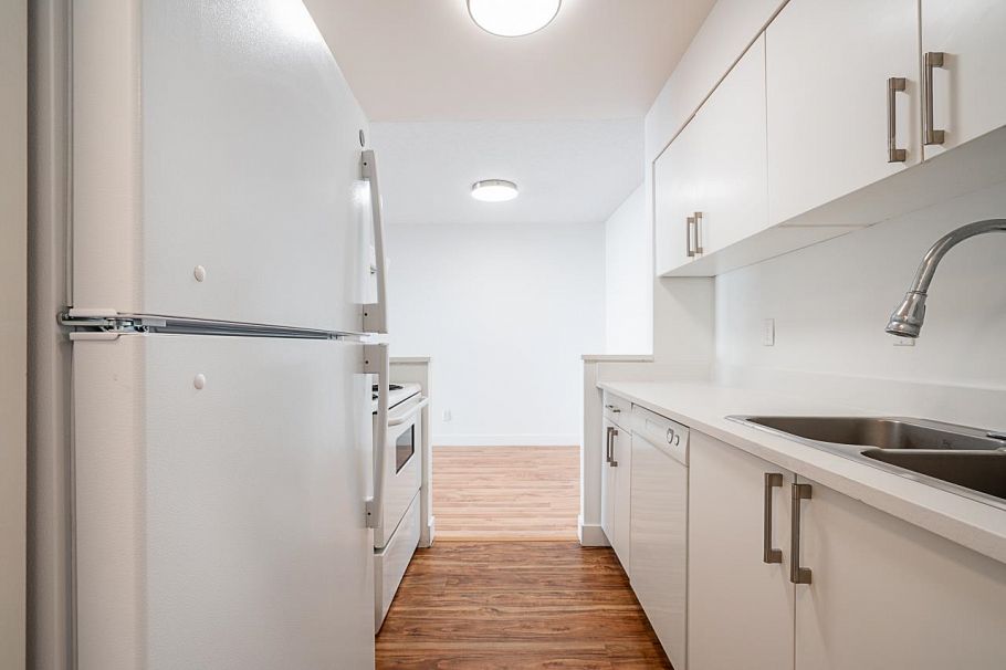 208 1550 Chesterfield Avenue North Vancouver, BC - 6