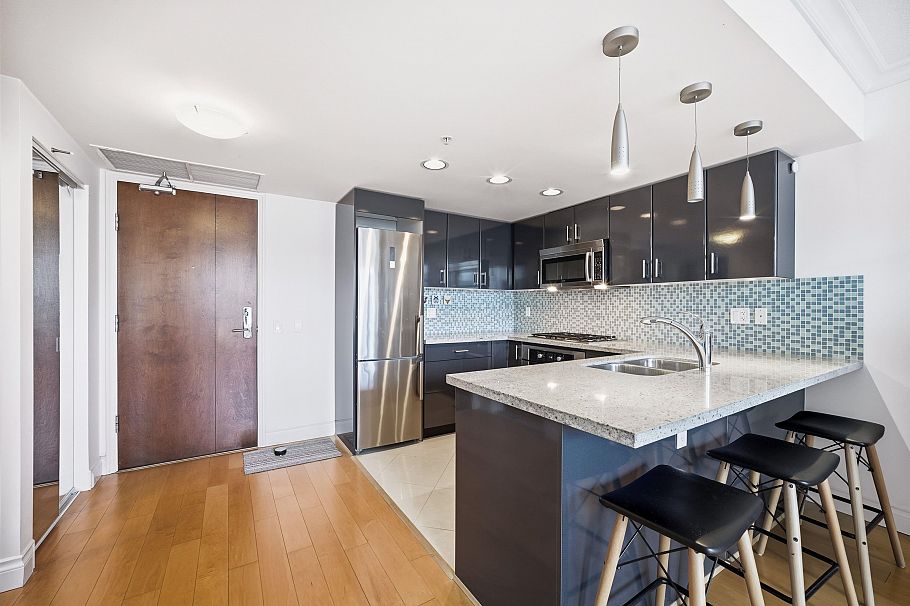 708 133 E Esplanade North Vancouver, BC - 3