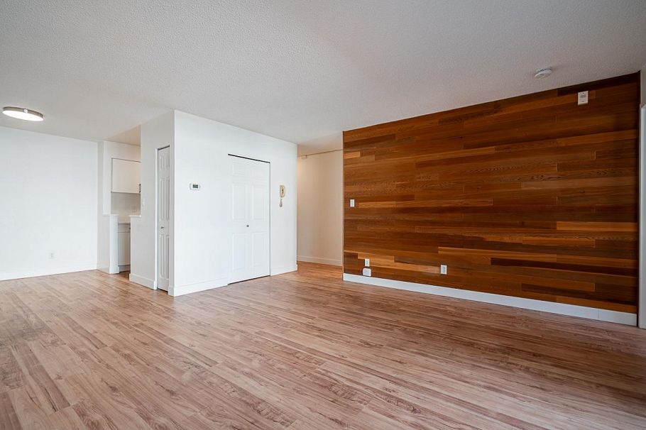 208 1550 Chesterfield Avenue North Vancouver, BC - 18