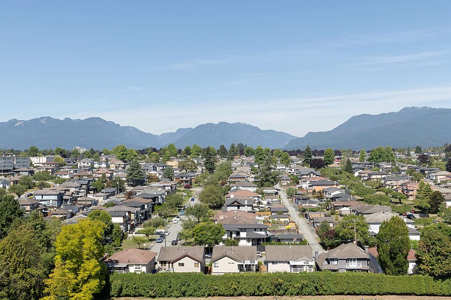 1301 4425 Halifax Street Burnaby, BC - 2