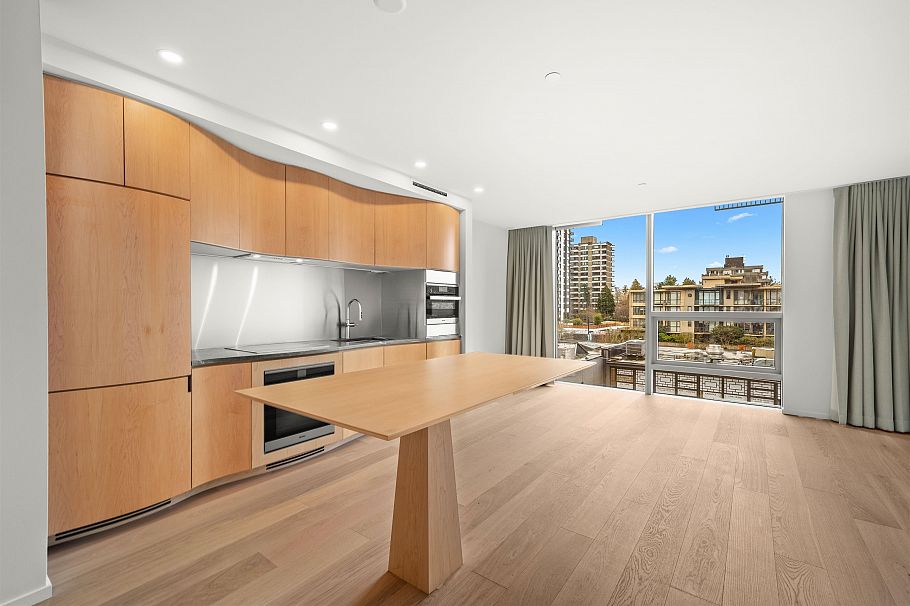 601 1568 Alberni Street Vancouver, BC - 4