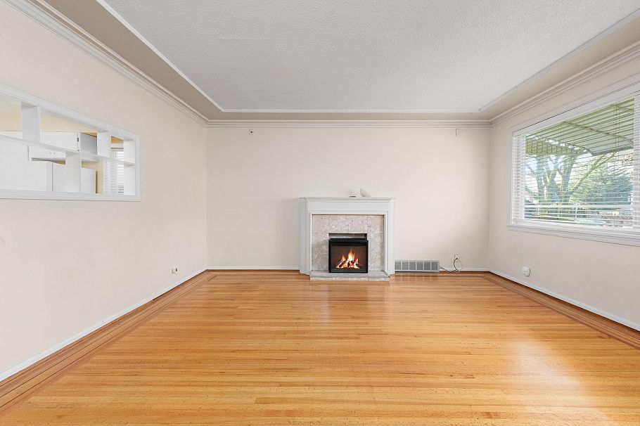 5556 Earles Street Vancouver, BC - 3