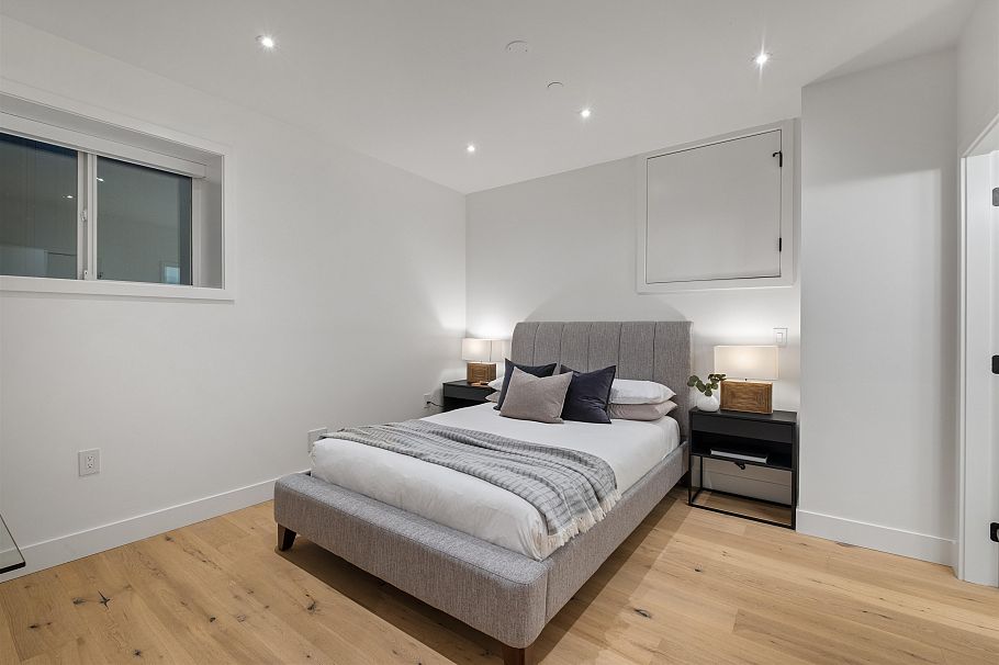 2058 E 5th Avenue Vancouver, BC - 11