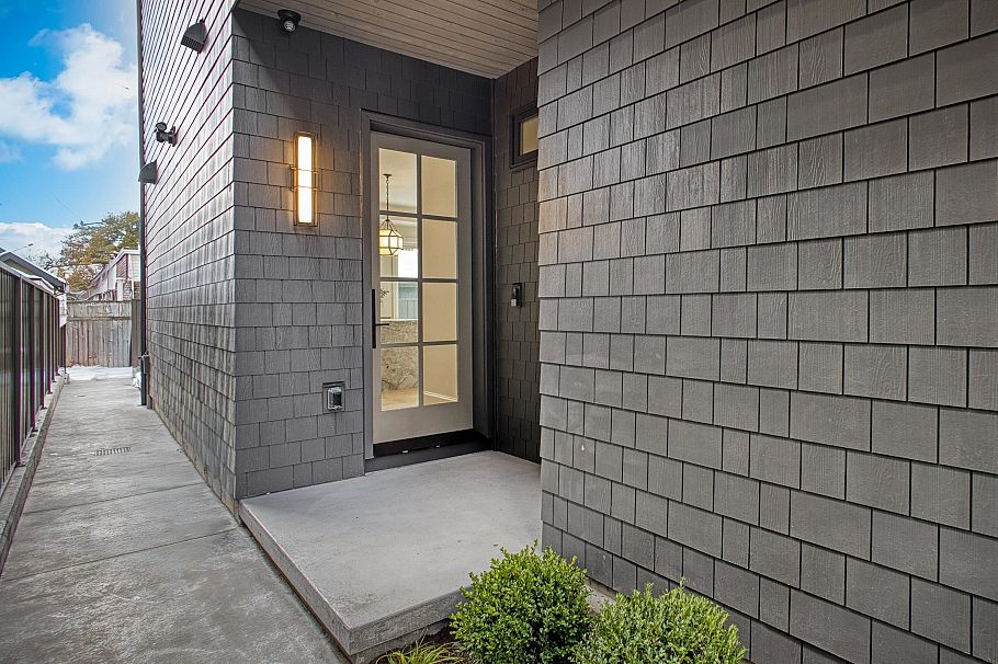 2382 E 5th Avenue Vancouver, BC - 2