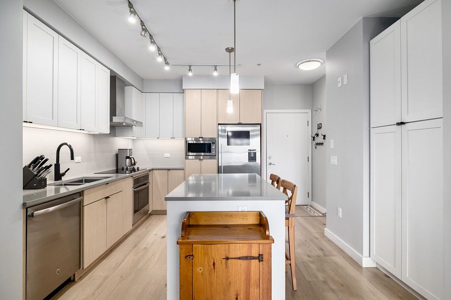 207 3205 Mountain Highway North Vancouver, BC - 6