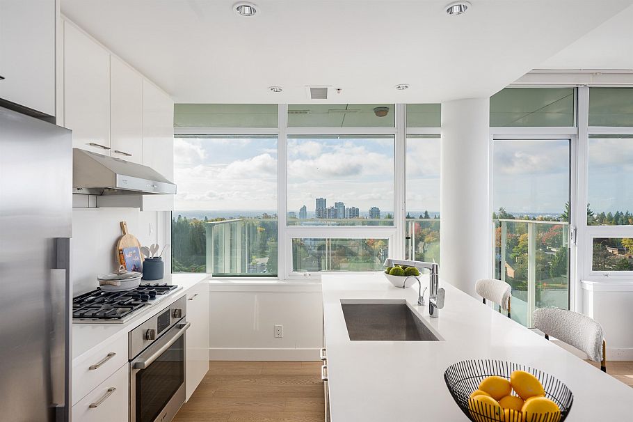 907 6383 Cambie Street Vancouver, BC - 5