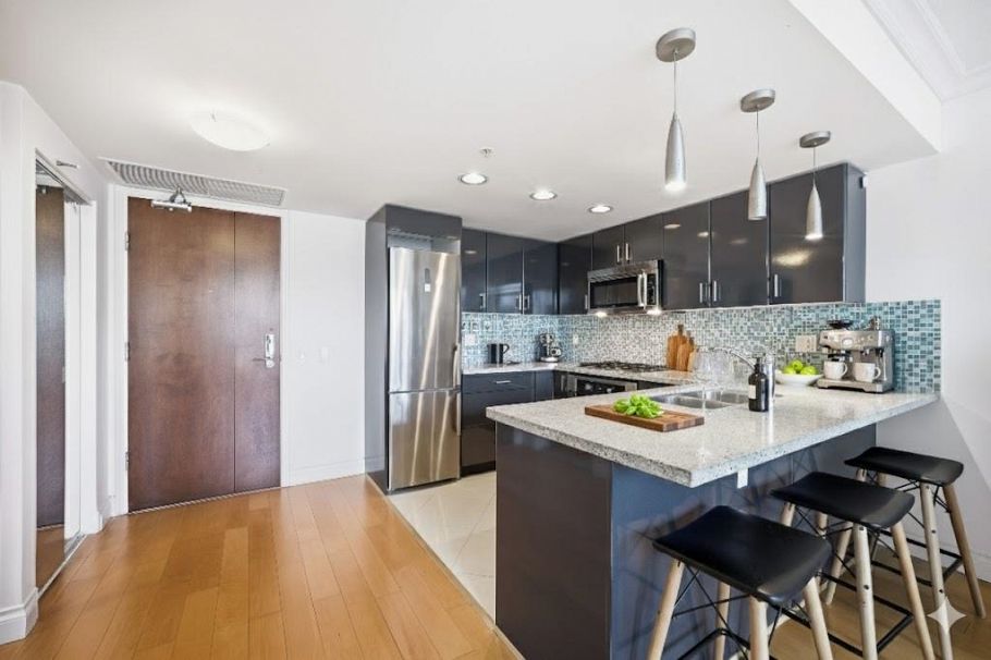 708 133 E Esplanade North Vancouver, BC - 4