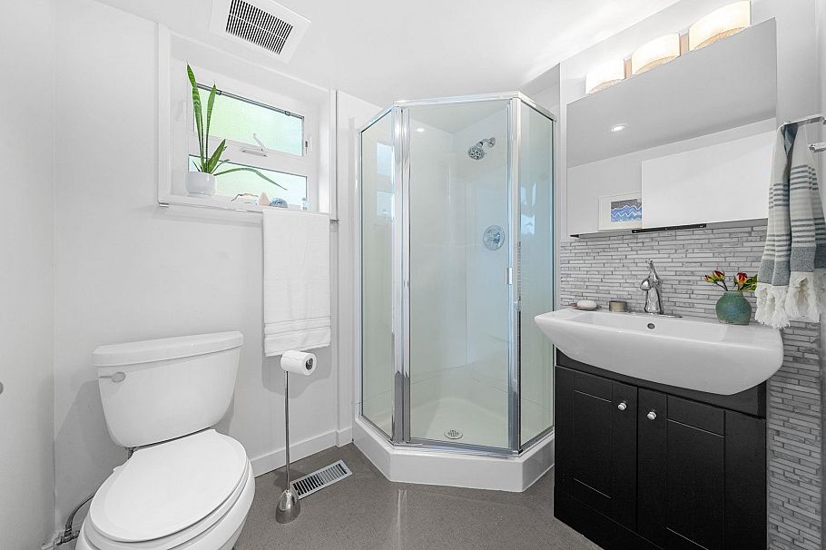 3455 Calder Avenue North Vancouver, BC - 33