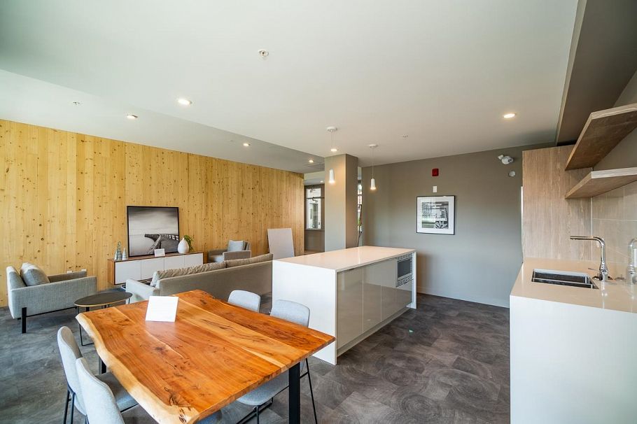 403 108 E 8th Street North Vancouver, BC - 9