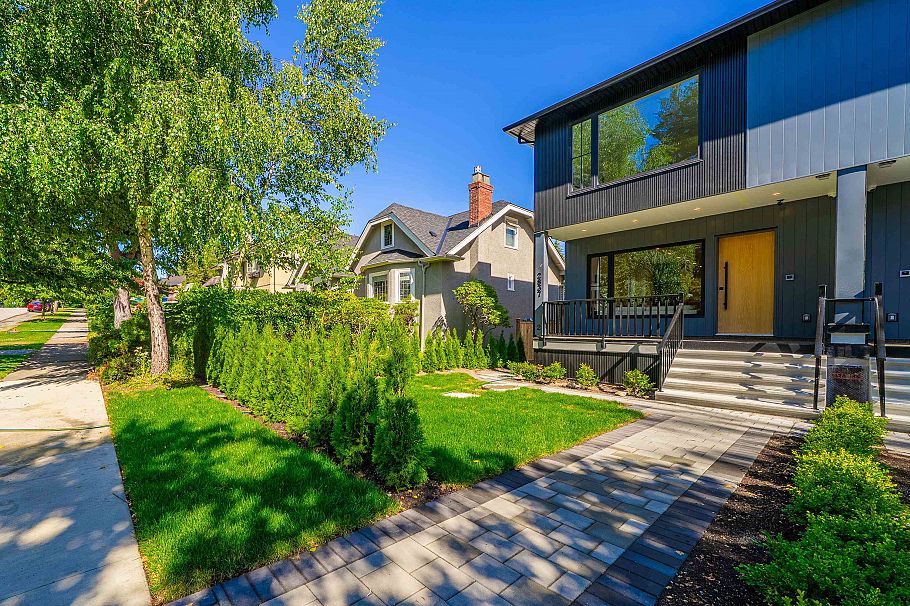 2837 W 31st Avenue Vancouver, BC - 3