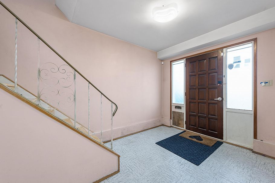 3220 E 19th Avenue Vancouver, BC - 2