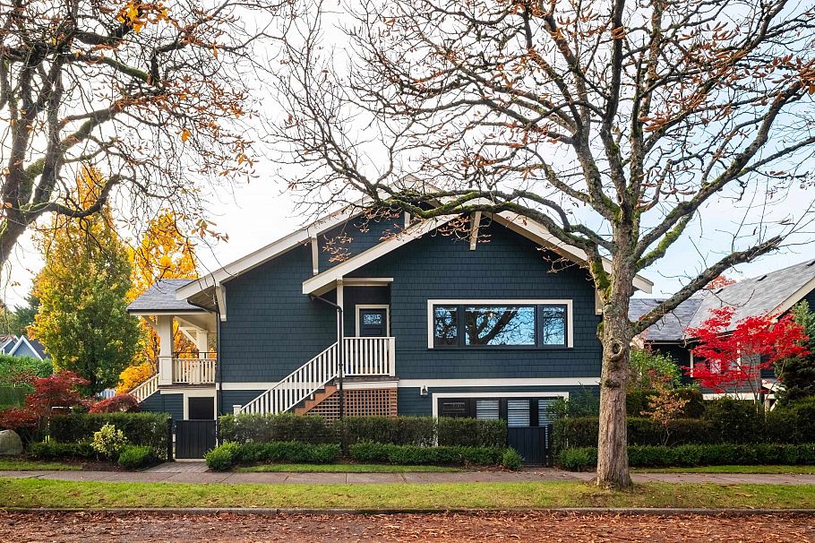 305 W 16th Avenue Vancouver, BC - 1