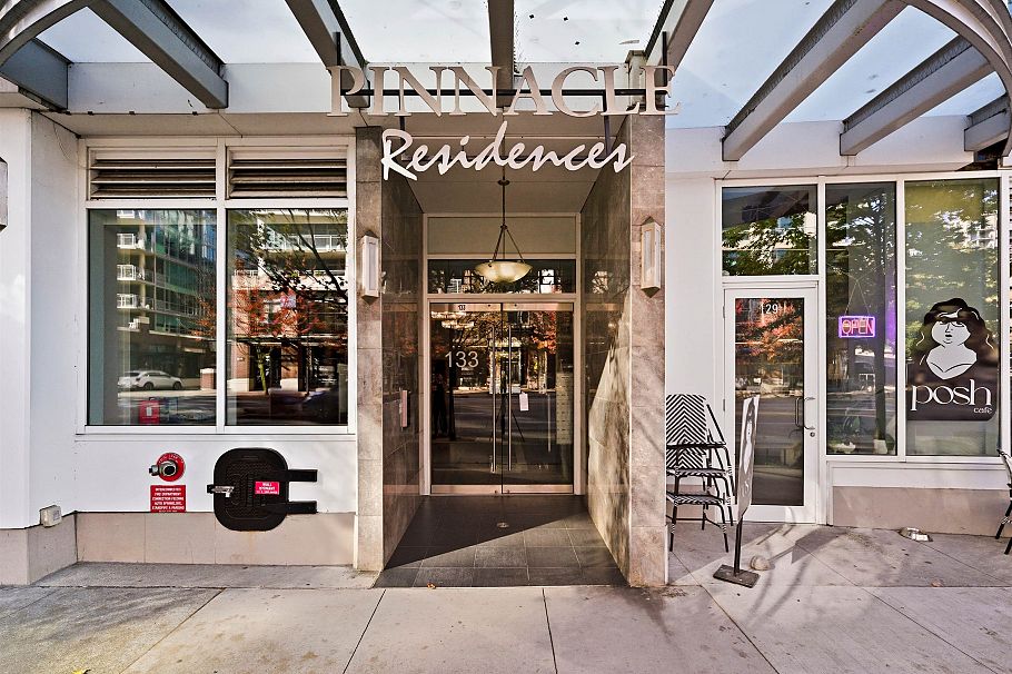 708 133 E Esplanade North Vancouver, BC - 30