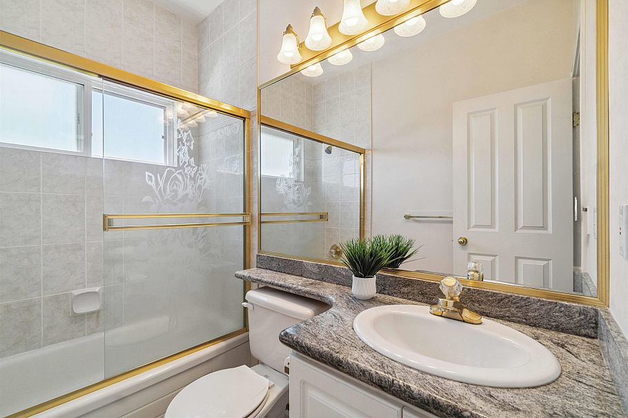 1303 W 67th Avenue Vancouver, BC - 14