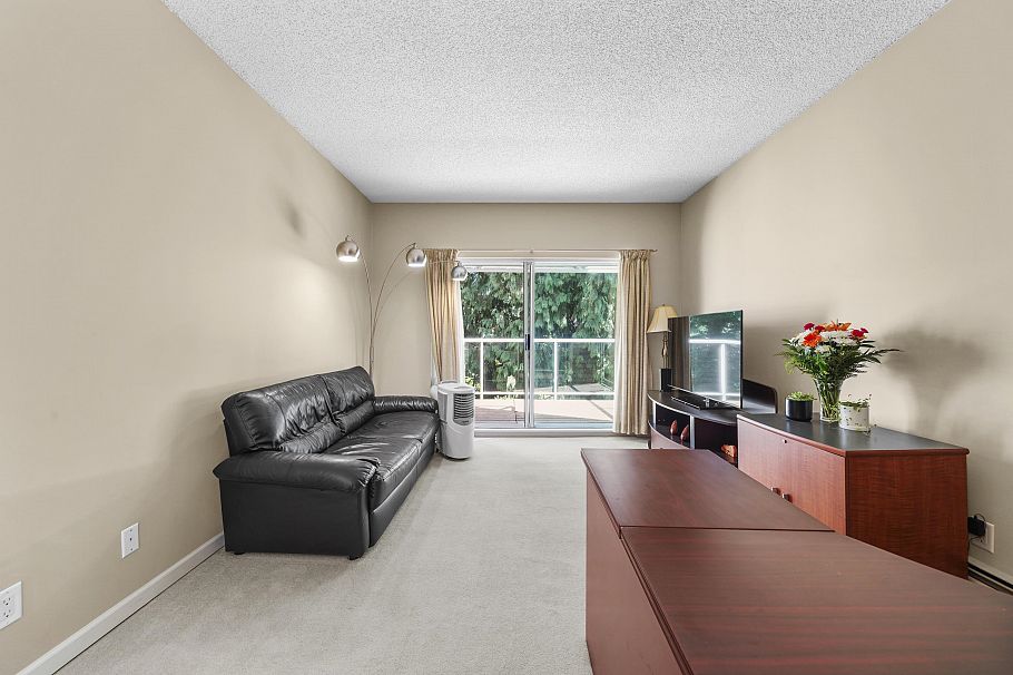 302 827 W 16 Street North Vancouver, BC - 14