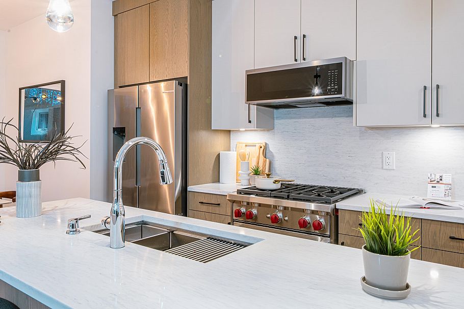 2735 W 8th Avenue Vancouver, BC - 7