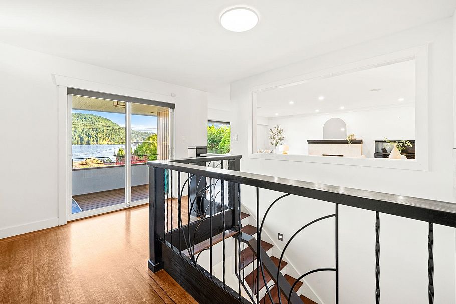 463 Beachview Drive North Vancouver, BC - 23