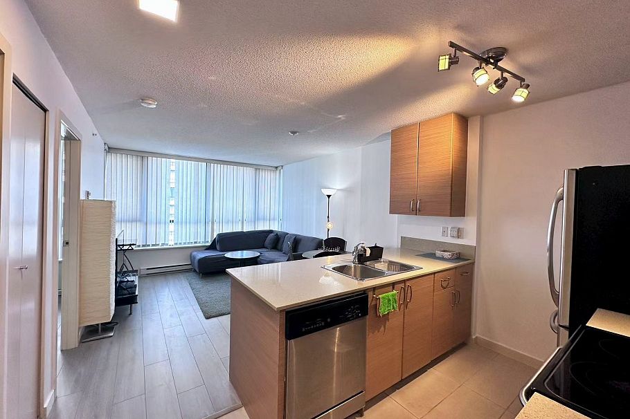 2404 977 Mainland Street Vancouver, BC - 1