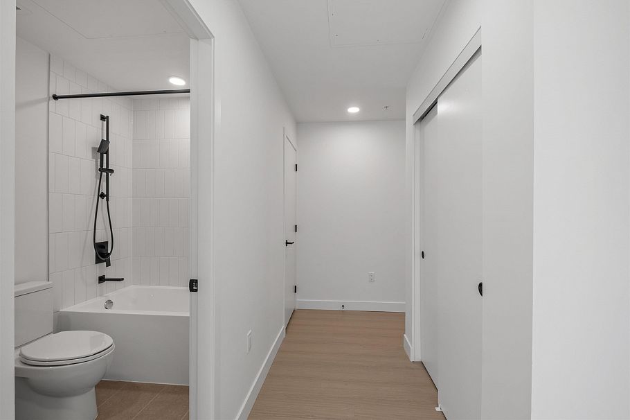 411 422 E 3rd Street North Vancouver, BC - 14