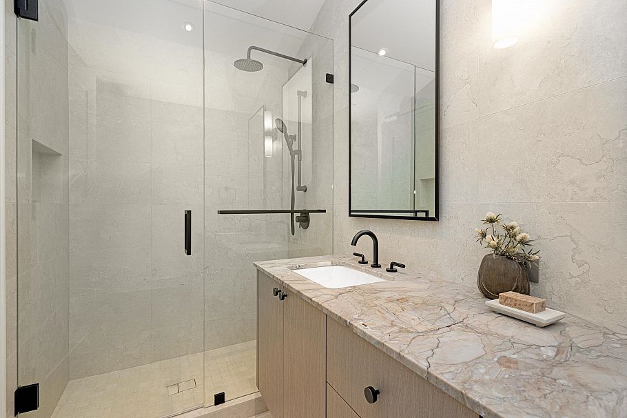 2382 E 5th Avenue Vancouver, BC - 18