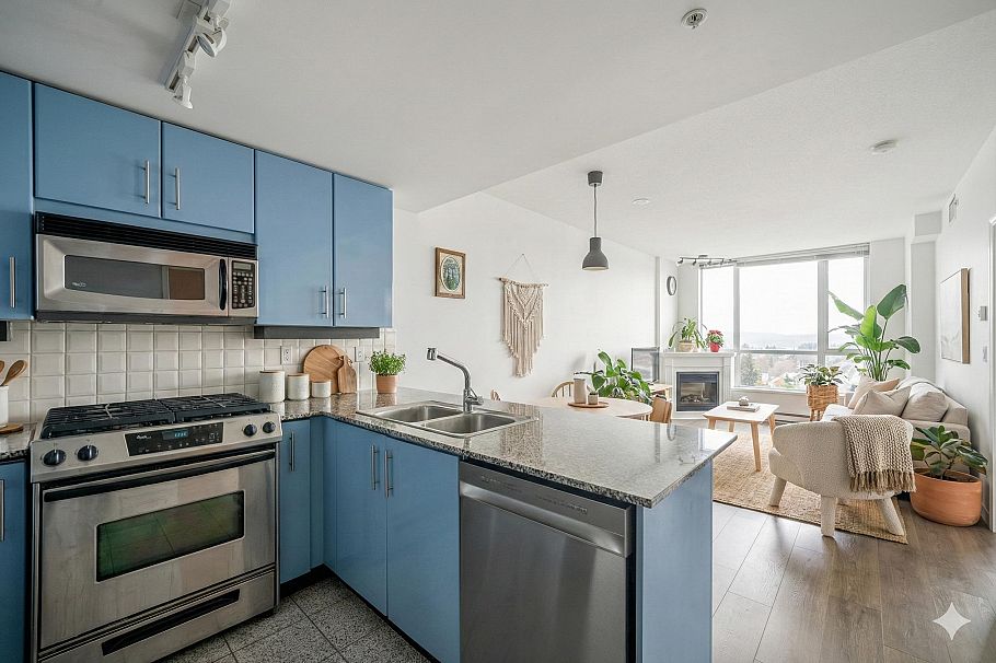 2102 188 E Esplanade Street North Vancouver, BC - 14