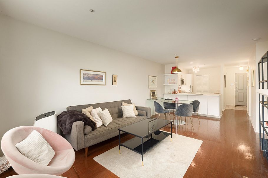 204 2575 W 4th Avenue Vancouver, BC - 5