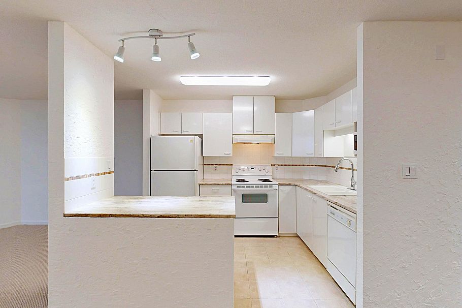 1607 4425 Halifax Street Burnaby, BC - 1