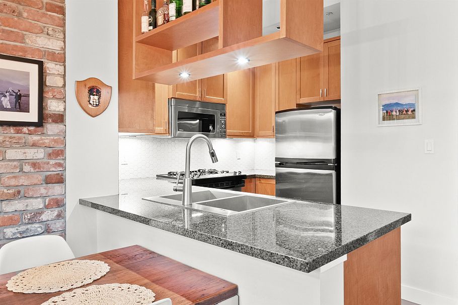 207 2515 Ontario Street Vancouver, BC - 6