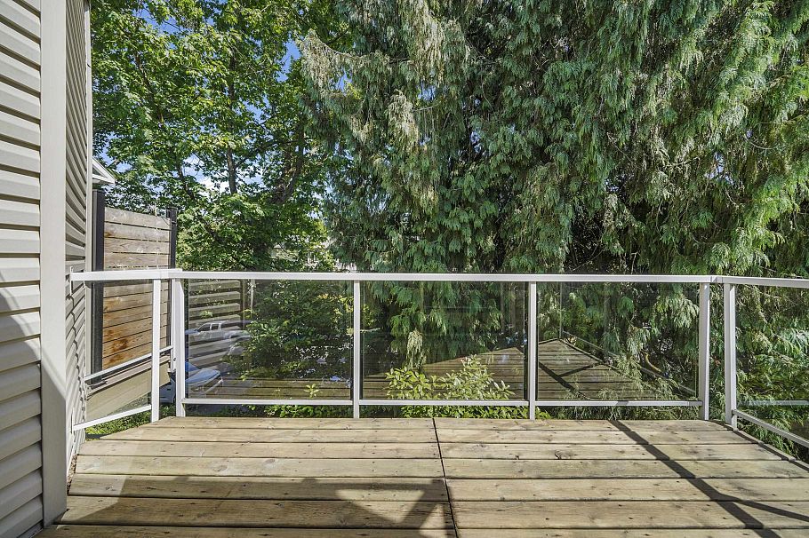 302 827 W 16 Street North Vancouver, BC - 21