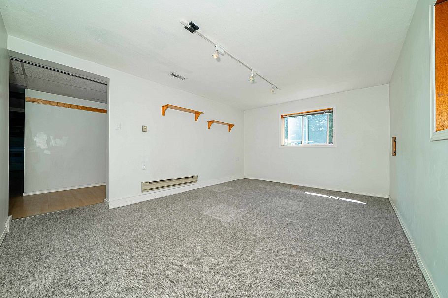 432 W 25th Street North Vancouver, BC - 12