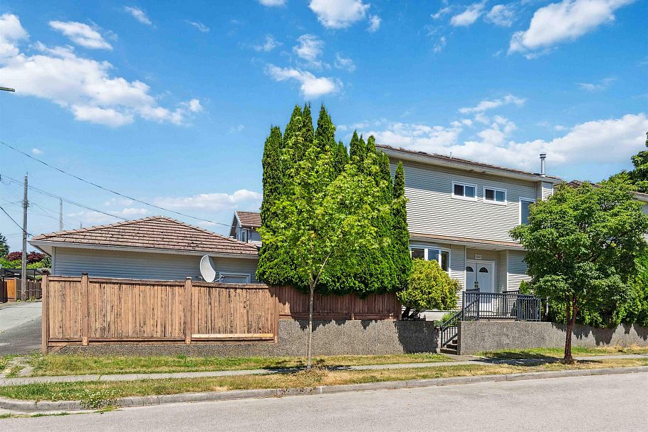 1303 W 67th Avenue Vancouver, BC - 26