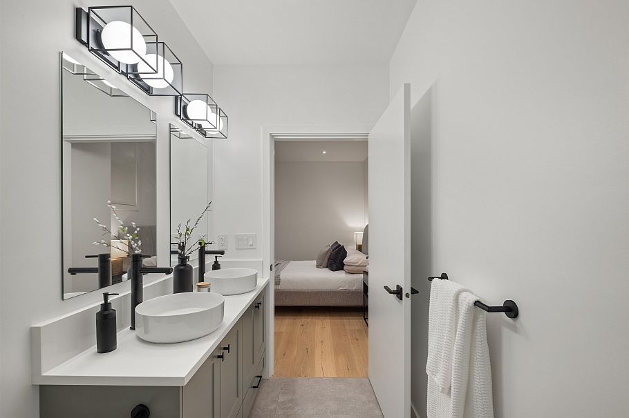 2058 E 5th Avenue Vancouver, BC - 13