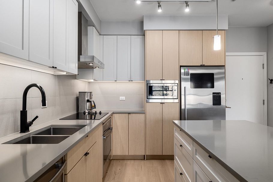 207 3205 Mountain Highway North Vancouver, BC - 4