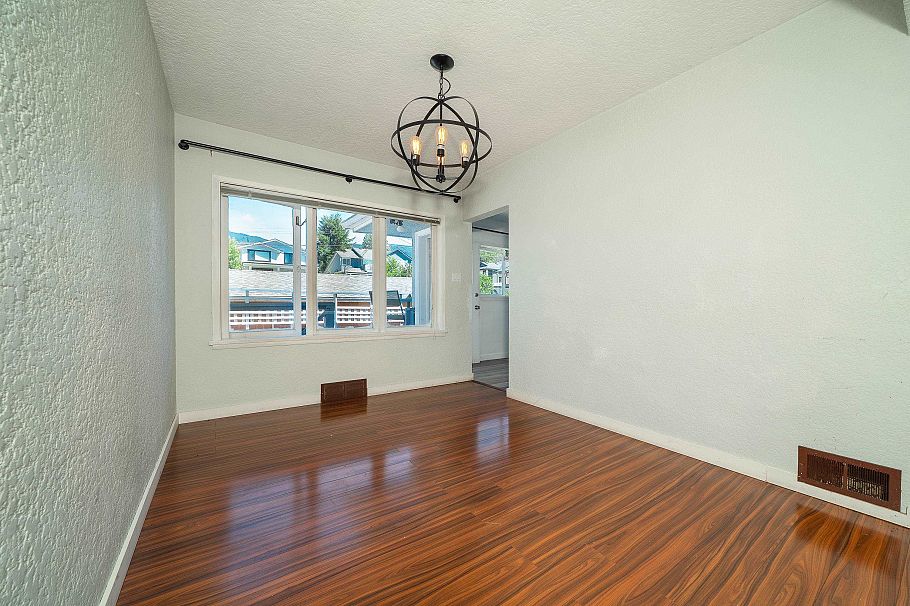 432 W 25th Street North Vancouver, BC - 27