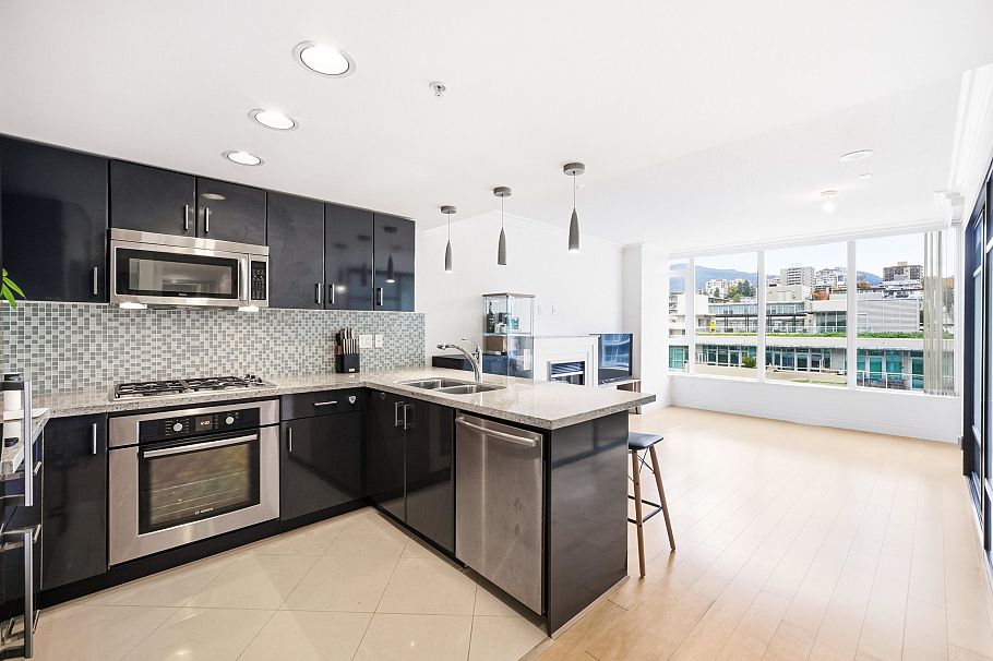 708 133 E Esplanade North Vancouver, BC - 32