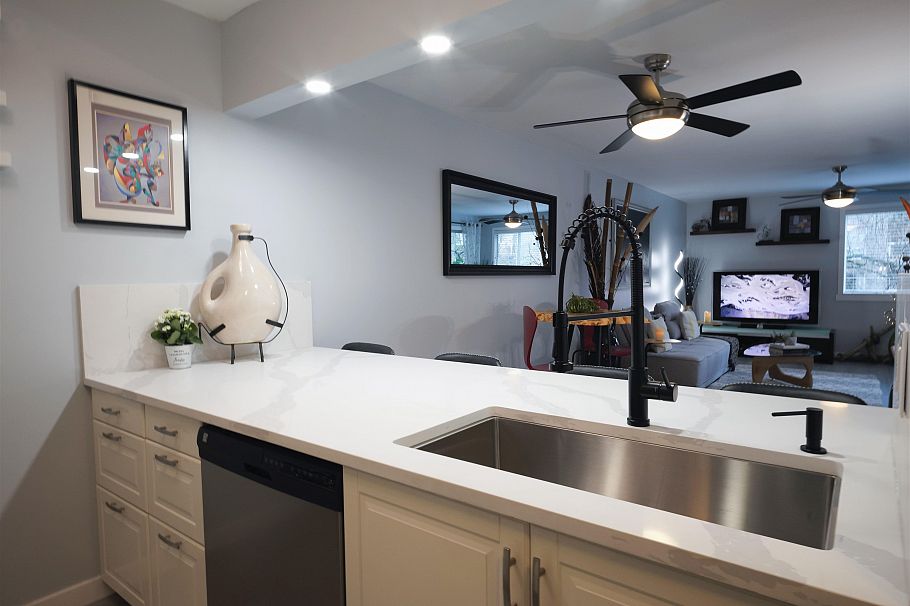 204 1550 Mariner Walk Vancouver, BC - 14