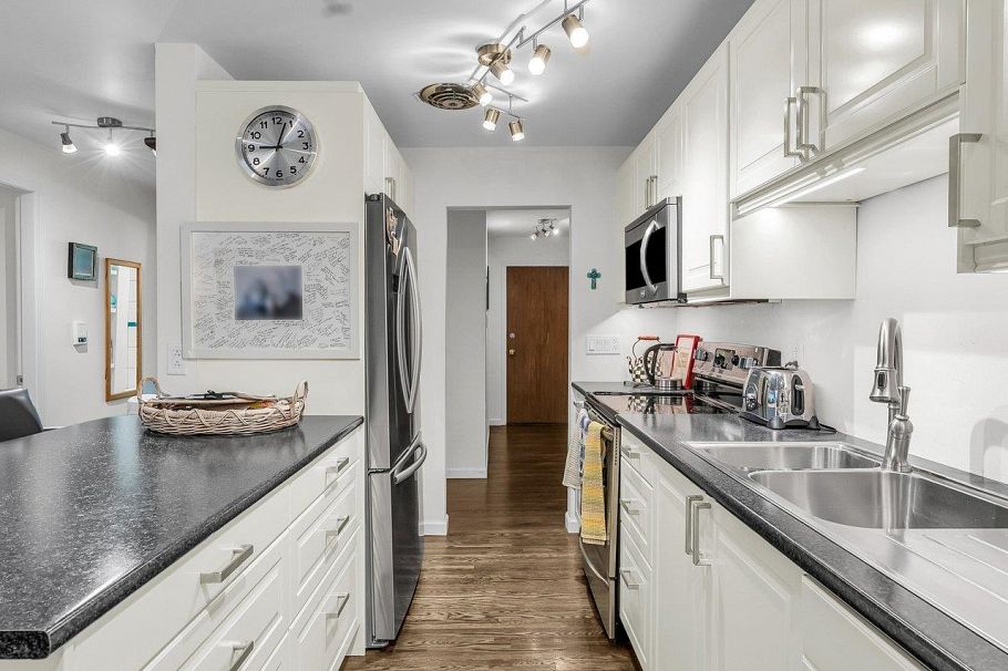 3 2146 W 43rd Avenue Vancouver, BC - 1