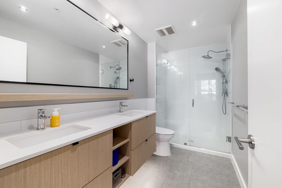 207 3205 Mountain Highway North Vancouver, BC - 18