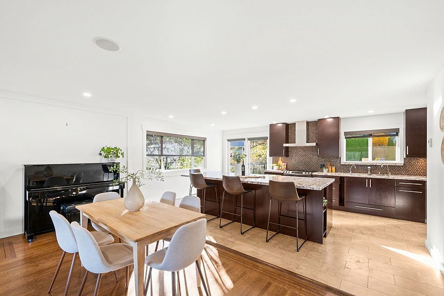 463 Beachview Drive North Vancouver, BC - 10