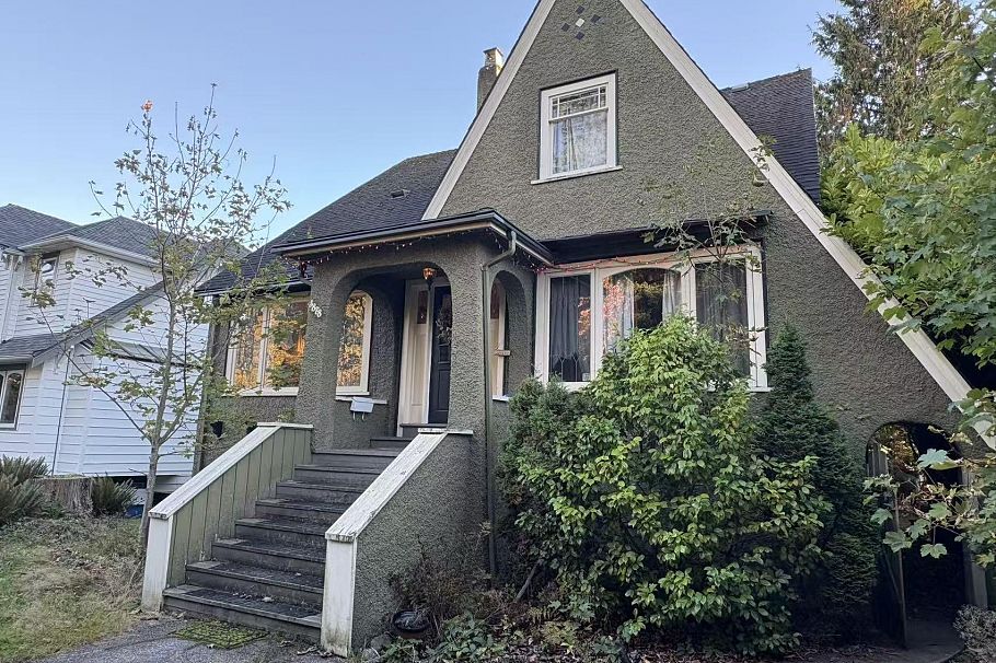 3878 W 33rd Avenue Vancouver, BC - 1