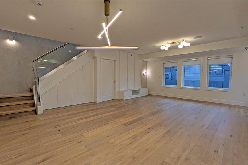 1139 W 33rd Avenue Vancouver, BC - 2