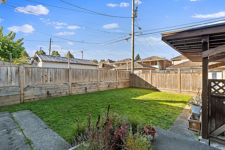 4833 Henry Street Vancouver, BC - 28