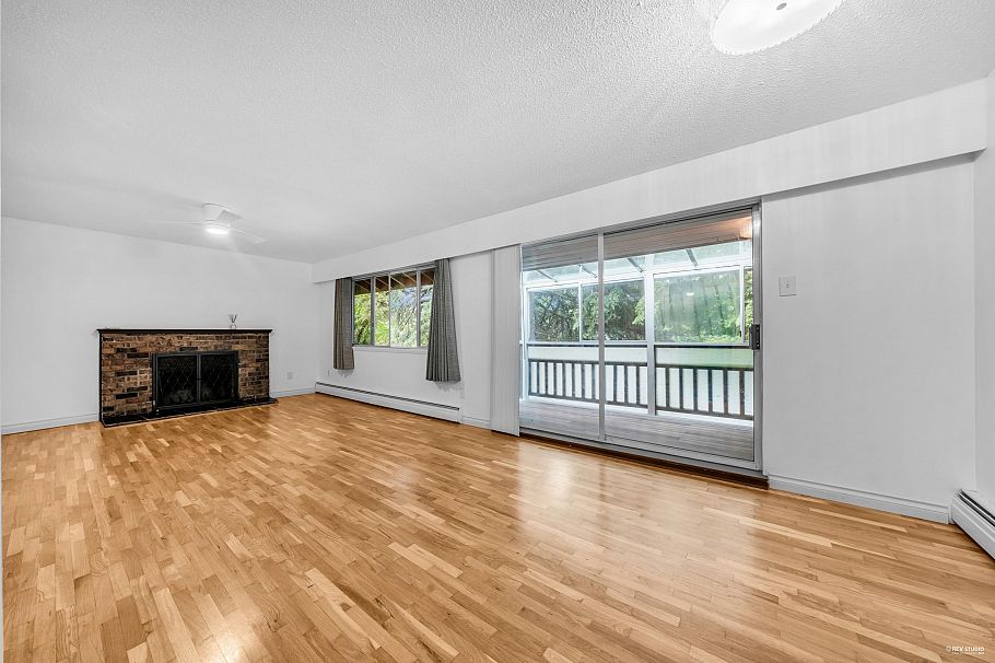 704 555 W 28th Street North Vancouver, BC - 11